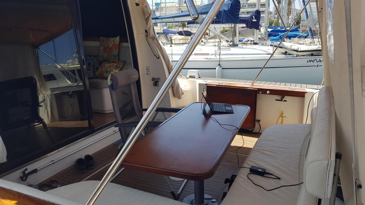 Private Yacht Confort: We Our Guests *