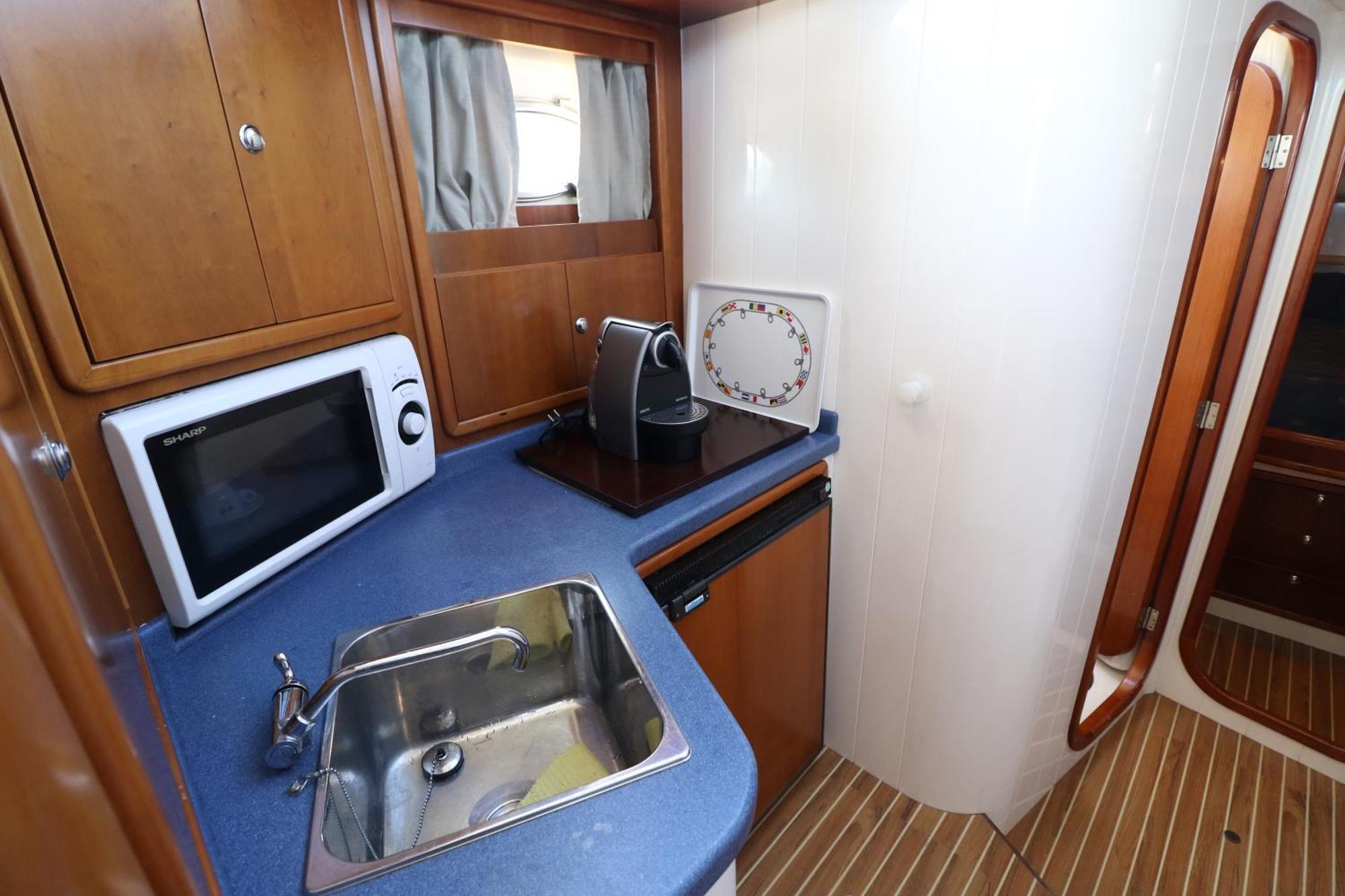 Botel Private Yacht Confort: We Our Guests *